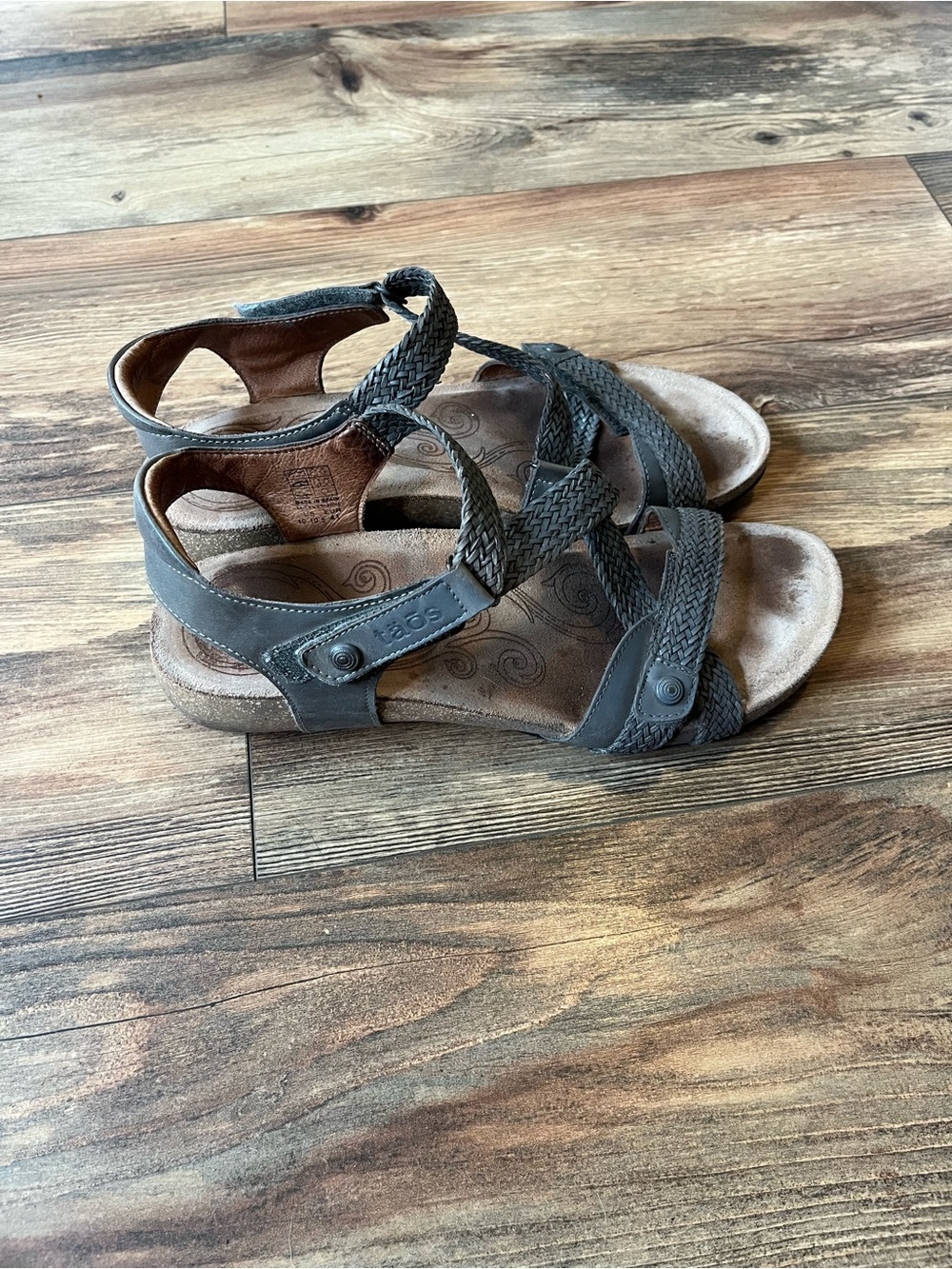 Taos Trulie Woven Leather Sandals Gray Taupe Women’s Size 10 EU 41 Spain